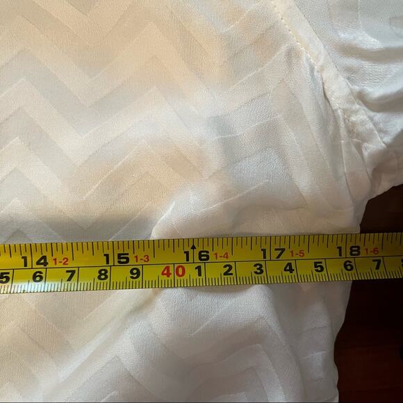 Equipment Women's  Femme Silk Chevron Collarless Button Cuff White Blouse XS - Picture 6 of 6